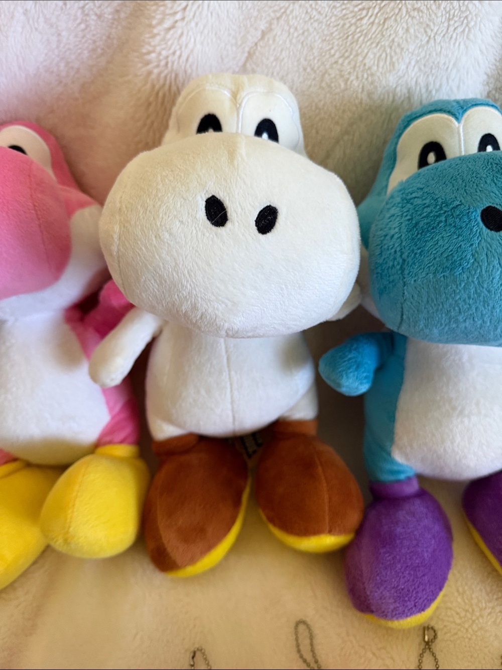 Stuffed yoshi. - Picture 4 of 10